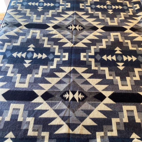 COPY - Gorgeous Alpaca soft blanket. New n… - Picture 6 of 6